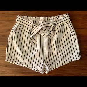 White w/ black lines short and white short